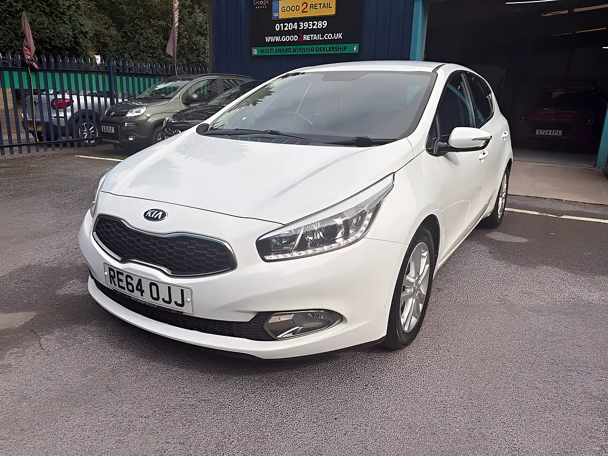 Used 2015 Kia Ceed Ecodynamics 2 White - Interior and Exterior details 4