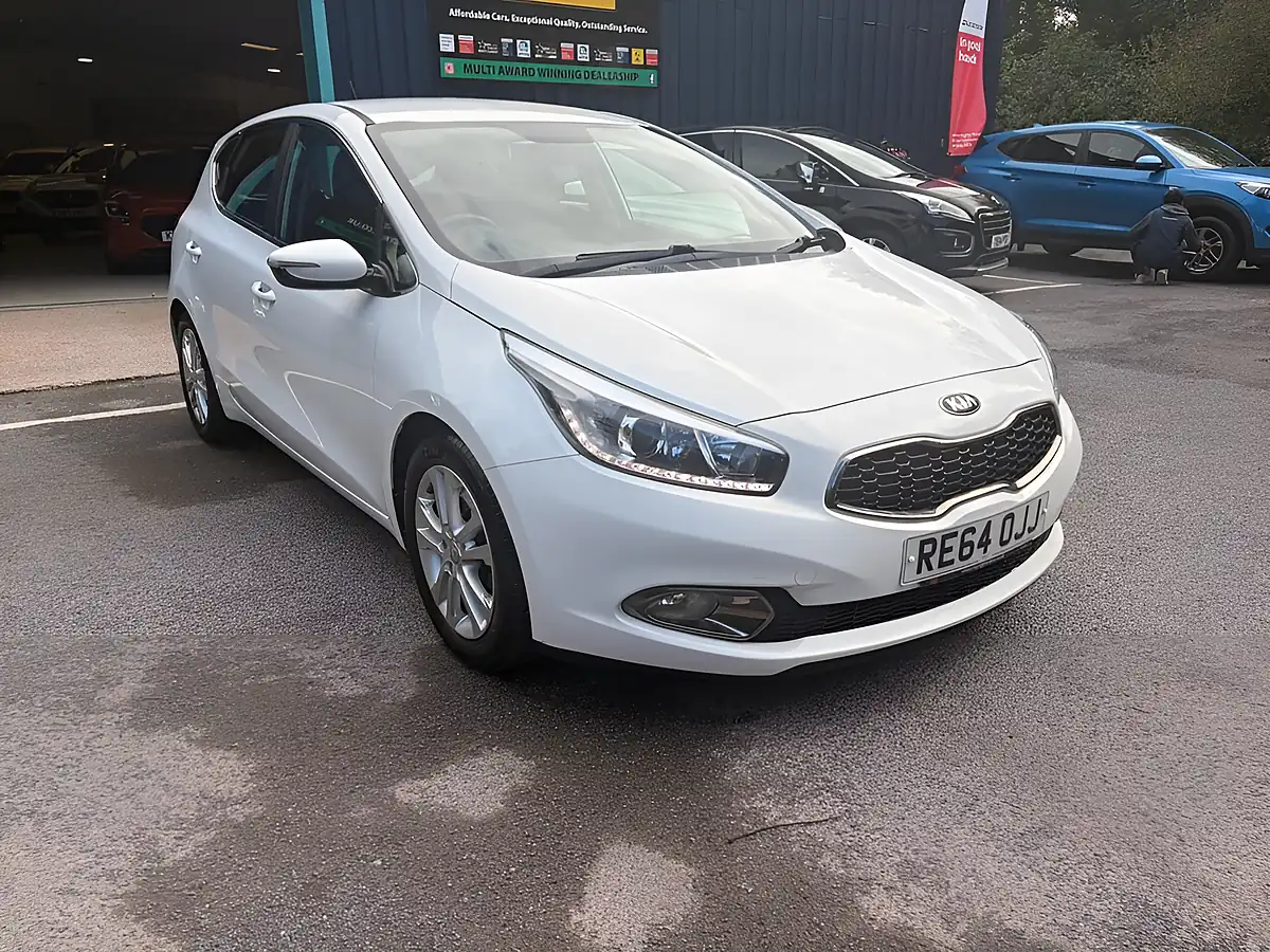 Used 2015 Kia Ceed Ecodynamics 2 White - Interior and Exterior details 7