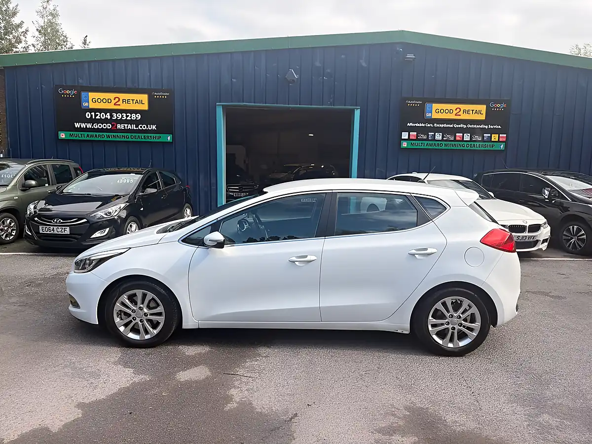 Used 2015 Kia Ceed Ecodynamics 2 White - Interior and Exterior details 9
