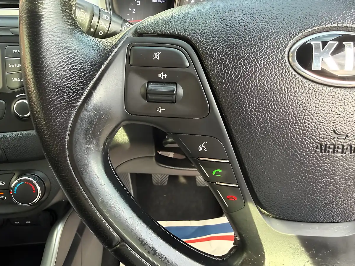 Used 2015 Kia Ceed SR7 Black - Interior and Exterior details 17