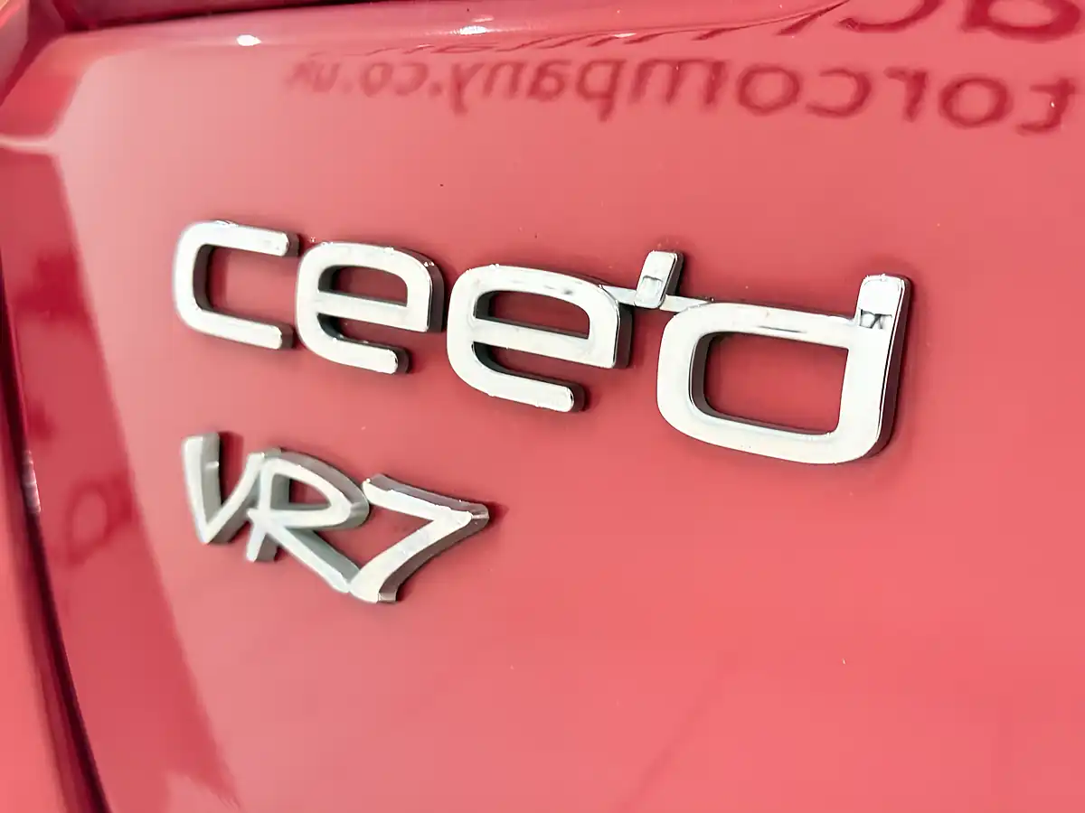 Used 2015 Kia Ceed VR7 Red - Interior and Exterior details 11