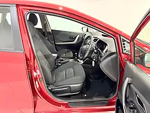Used 2015 Kia Ceed VR7 Red - Interior and Exterior details 13