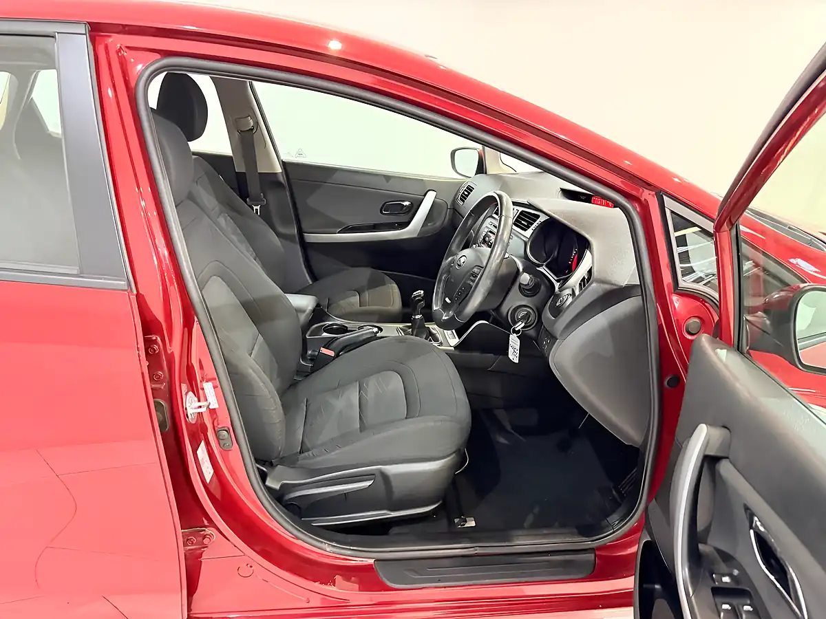 Used 2015 Kia Ceed VR7 Red - Interior and Exterior details 13
