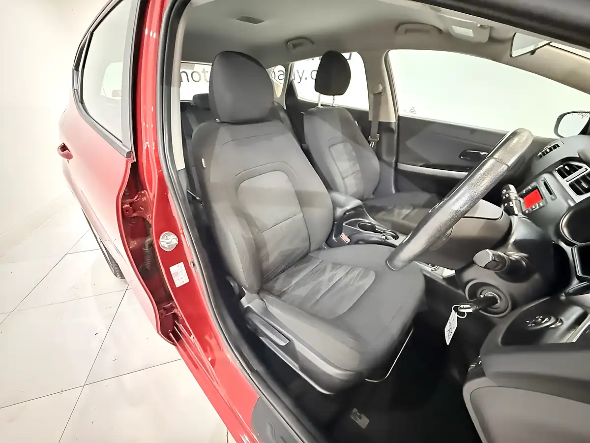 Used 2015 Kia Ceed VR7 Red - Interior and Exterior details 15