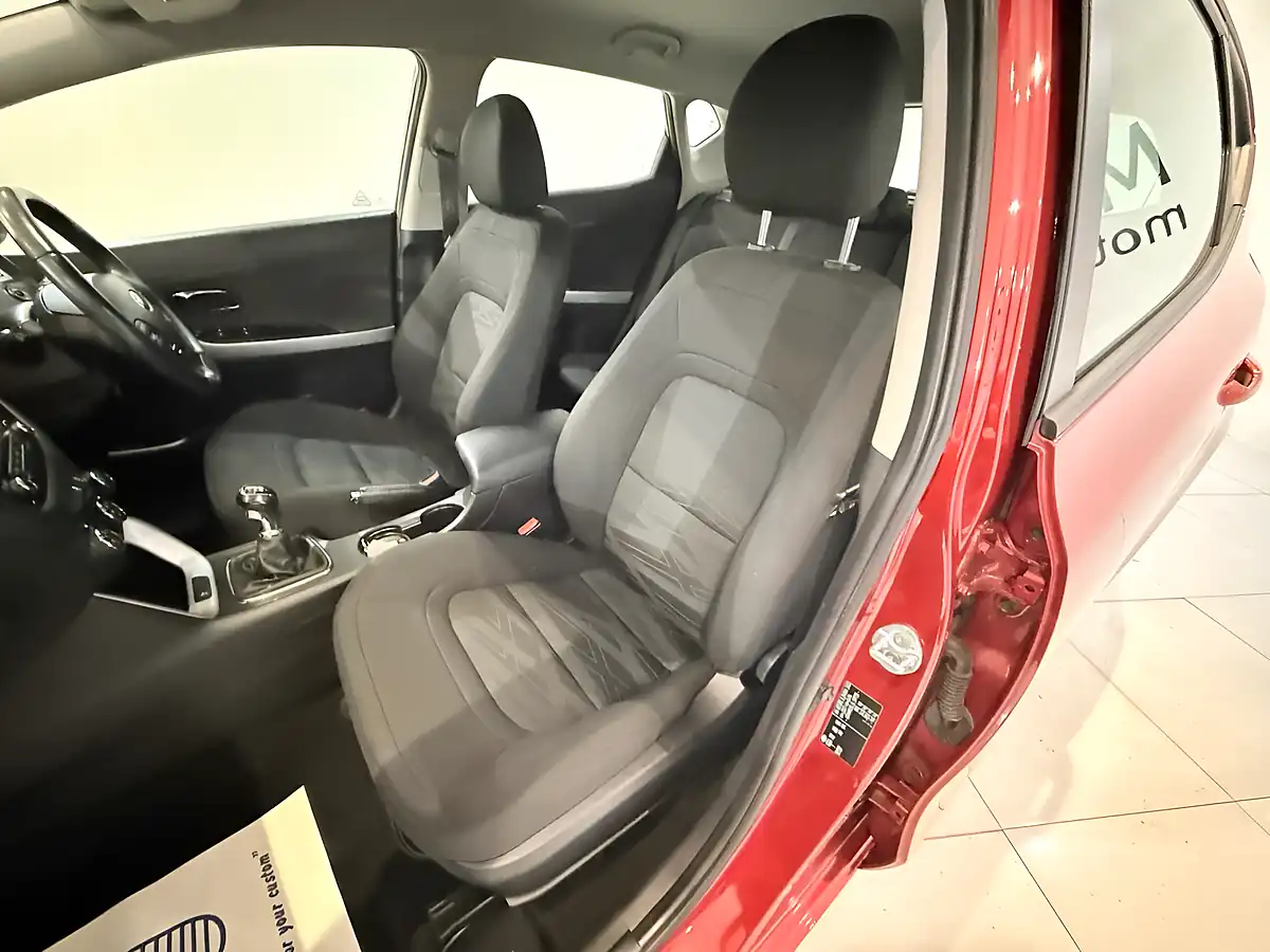Used 2015 Kia Ceed VR7 Red - Interior and Exterior details 16
