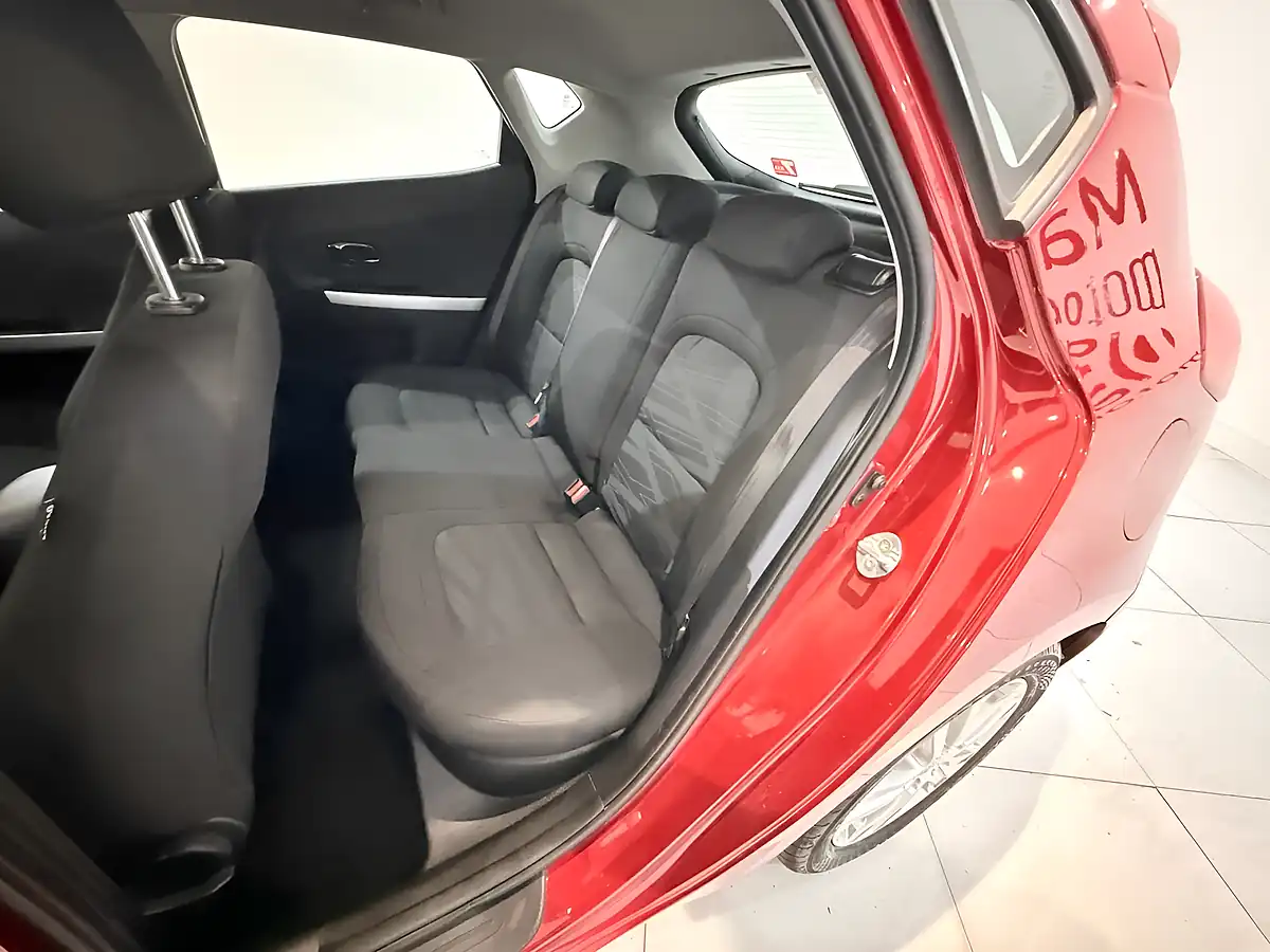 Used 2015 Kia Ceed VR7 Red - Interior and Exterior details 17