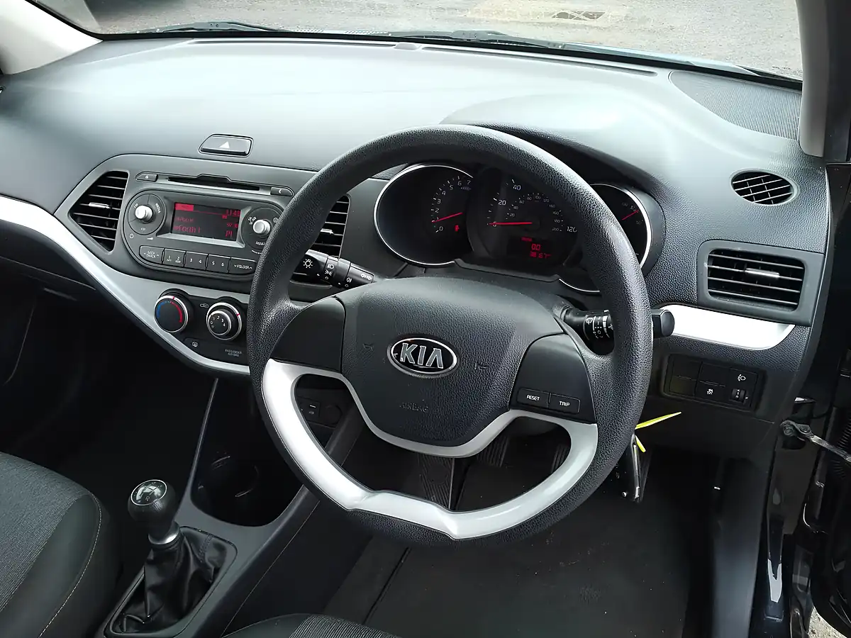 Used 2015 Kia Picanto 1 Black - Interior and Exterior details 7