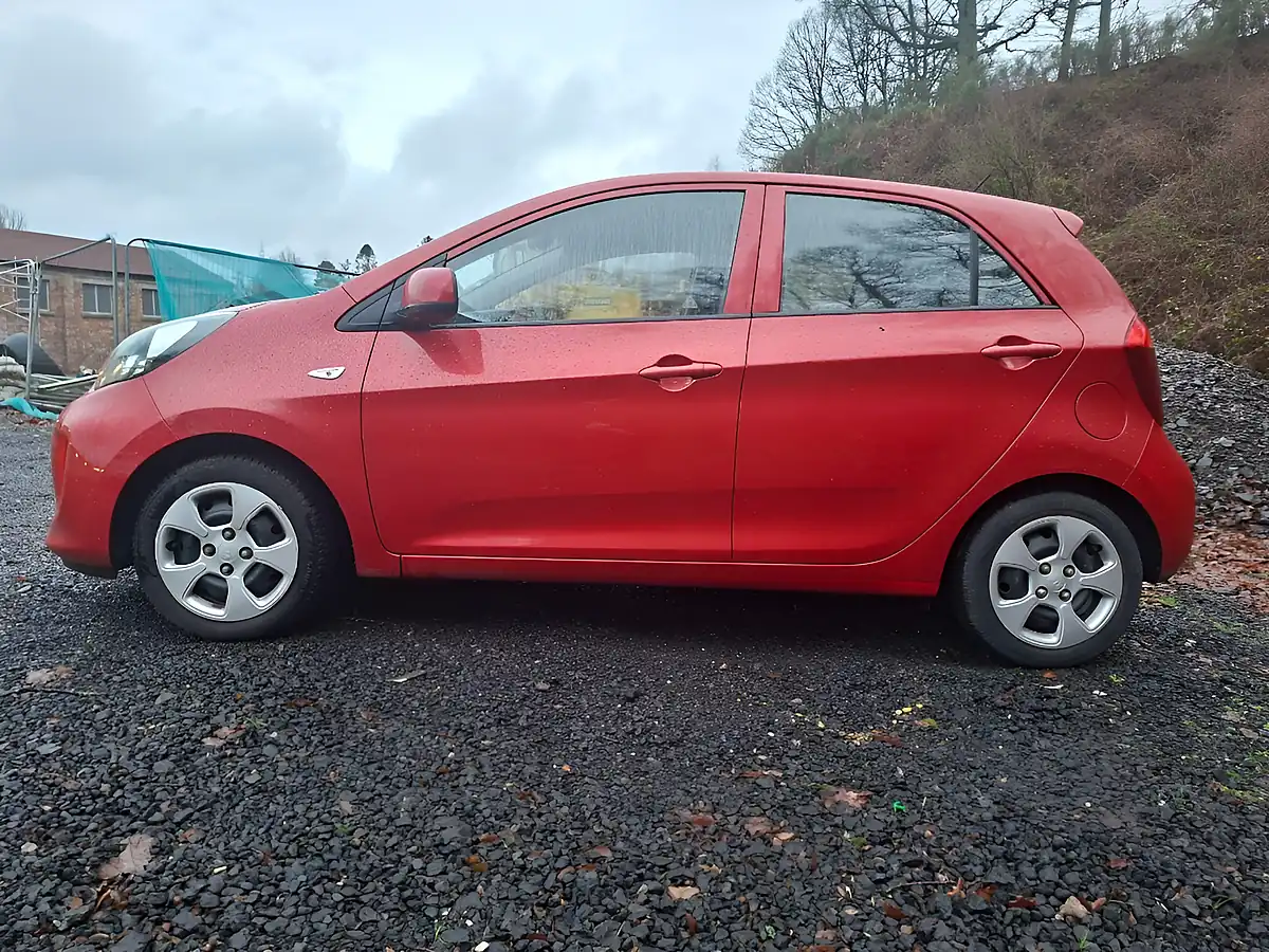 Used 2015 Kia Picanto 1 Red - Interior and Exterior details 9