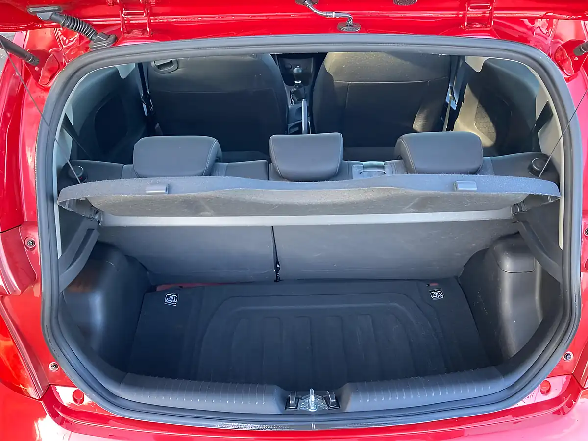 Used 2015 Kia Picanto 1 Red - Interior and Exterior details 10