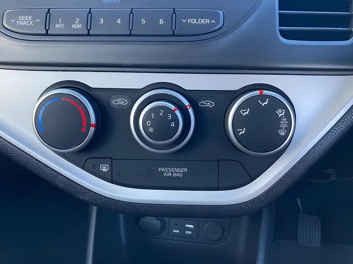 Used 2015 Kia Picanto 1 Red - Interior and Exterior details 18