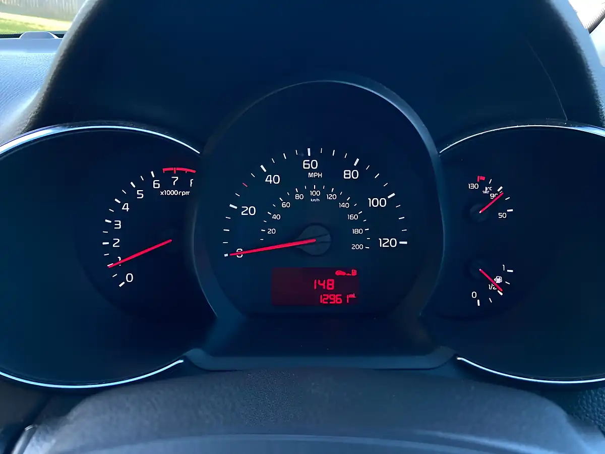 Used 2015 Kia Picanto 1 Red - Interior and Exterior details 20