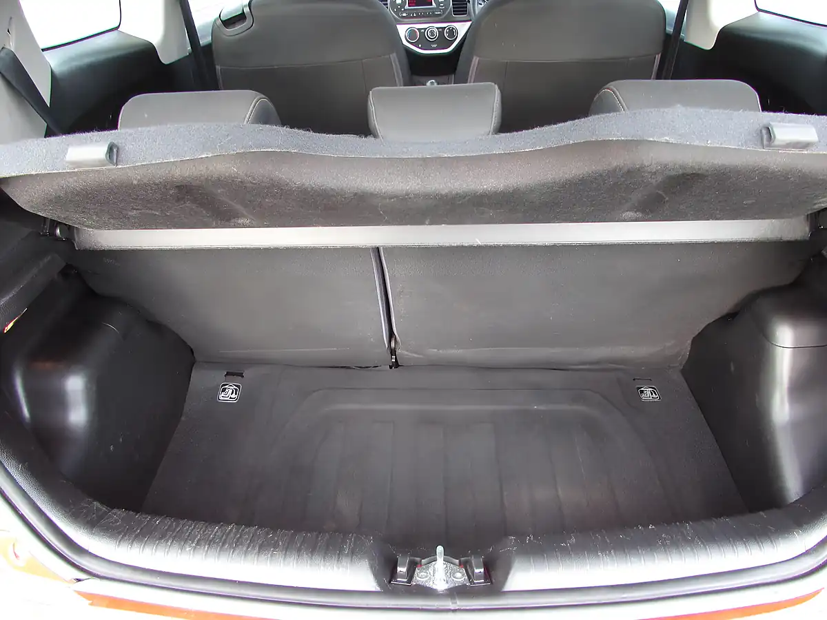 Used 2015 Kia Picanto 1 Red - Interior and Exterior details 11