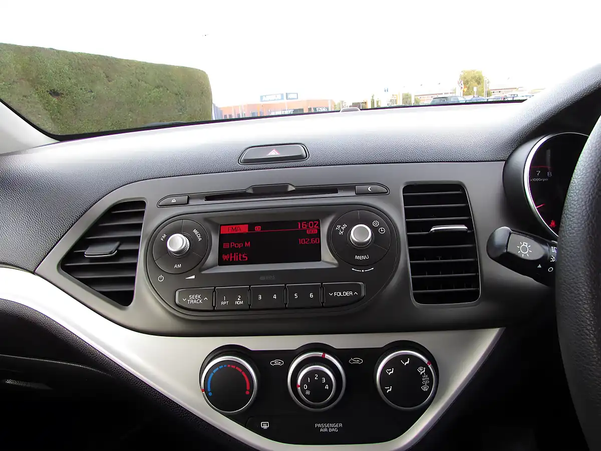 Used 2015 Kia Picanto 1 Red - Interior and Exterior details 13
