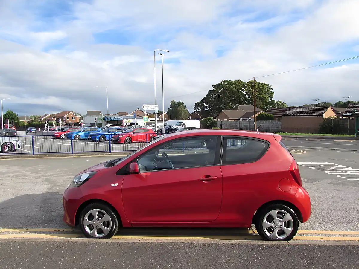 Used 2015 Kia Picanto 1 Red - Interior and Exterior details 4