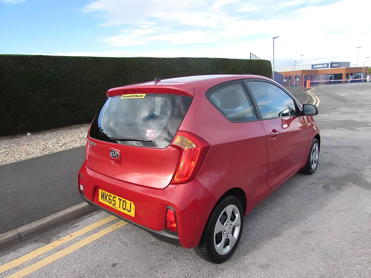Used 2015 Kia Picanto 1 Red - Interior and Exterior details 7