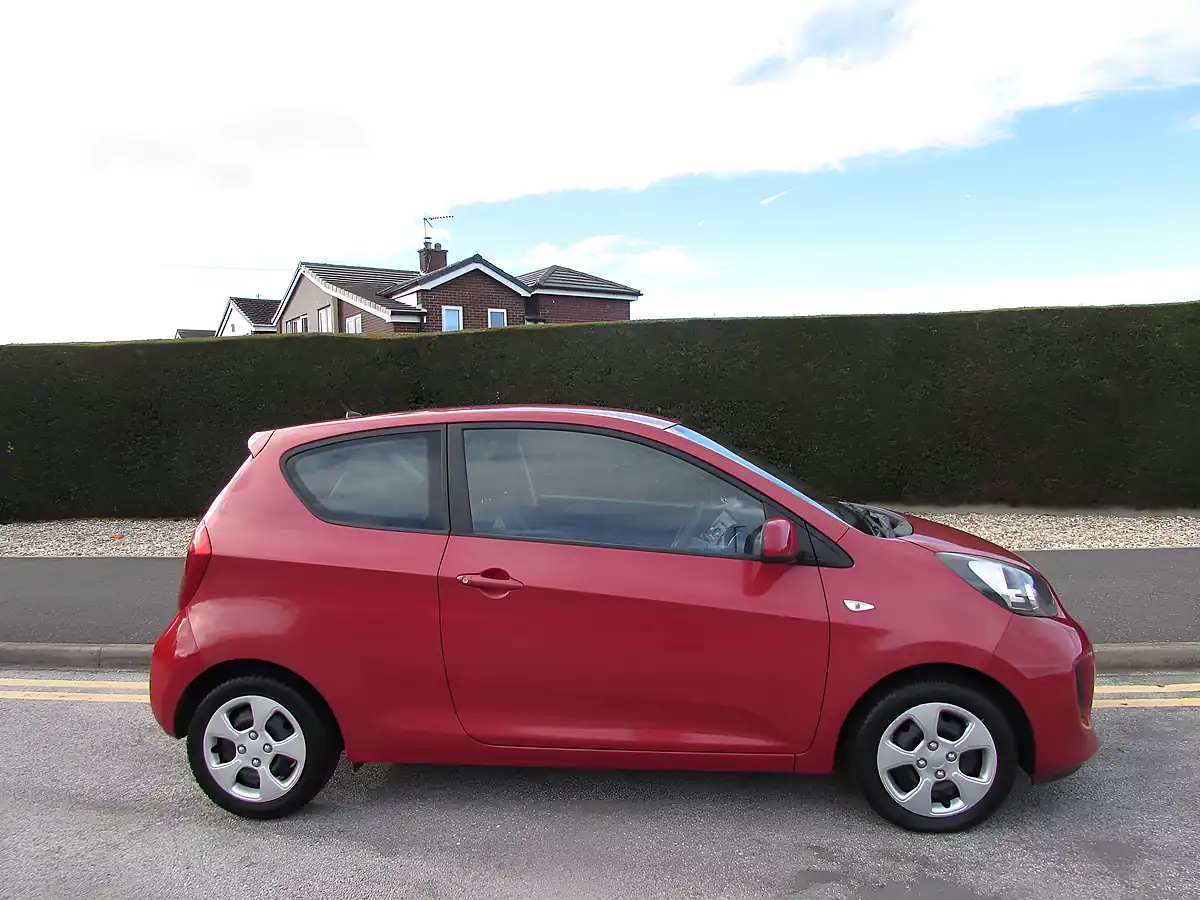 Used 2015 Kia Picanto 1 Red - Interior and Exterior details 8
