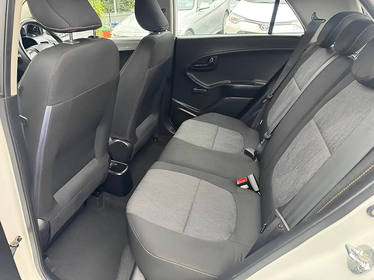 Used 2015 Kia Picanto 1 White - Interior and Exterior details 12