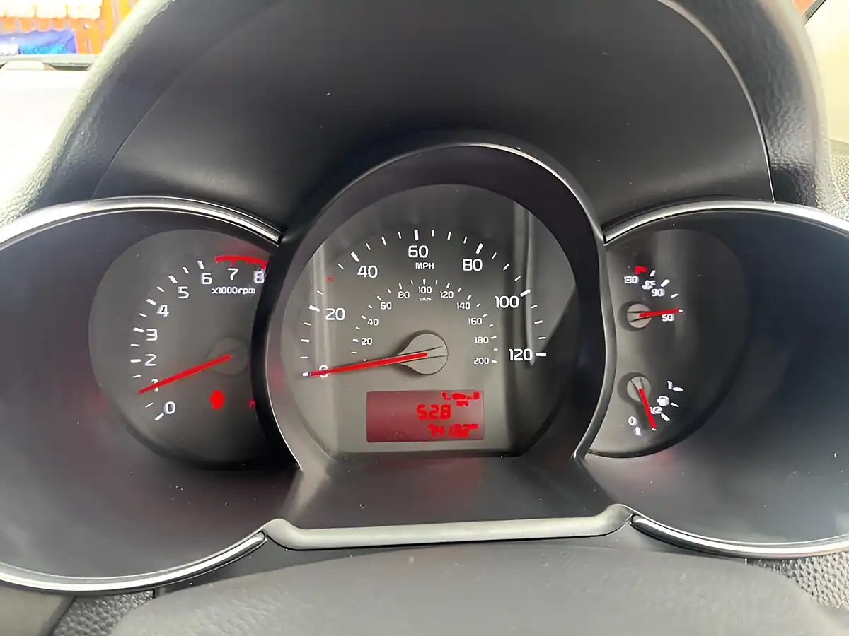 Used 2015 Kia Picanto 1 White - Interior and Exterior details 13
