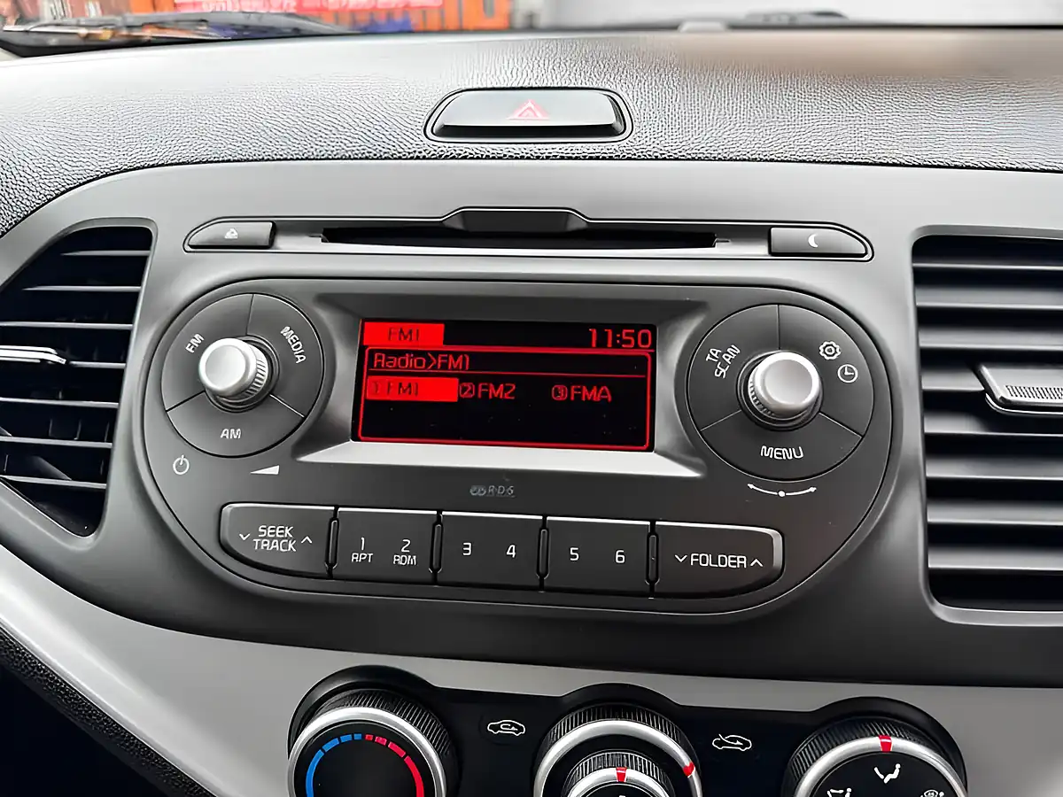 Used 2015 Kia Picanto 1 White - Interior and Exterior details 14
