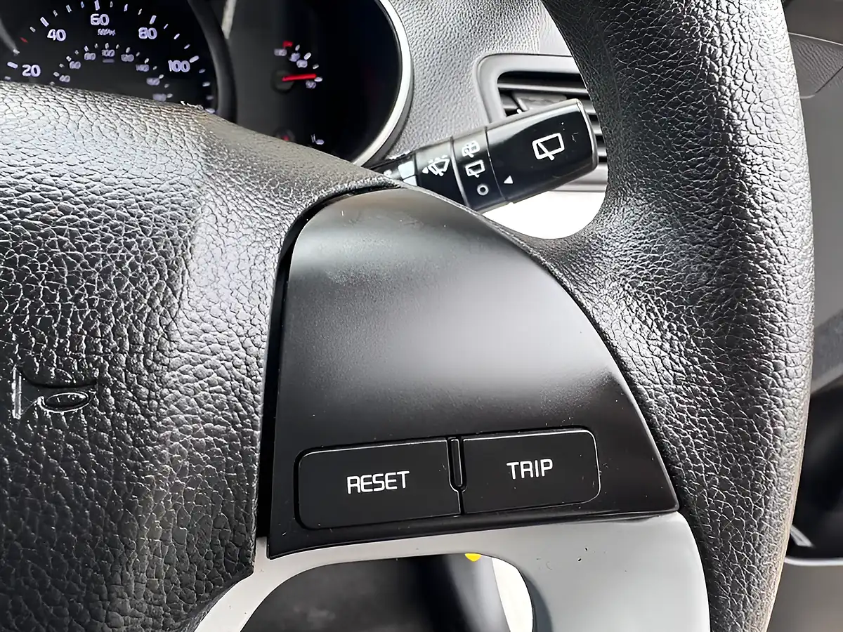 Used 2015 Kia Picanto 1 White - Interior and Exterior details 15