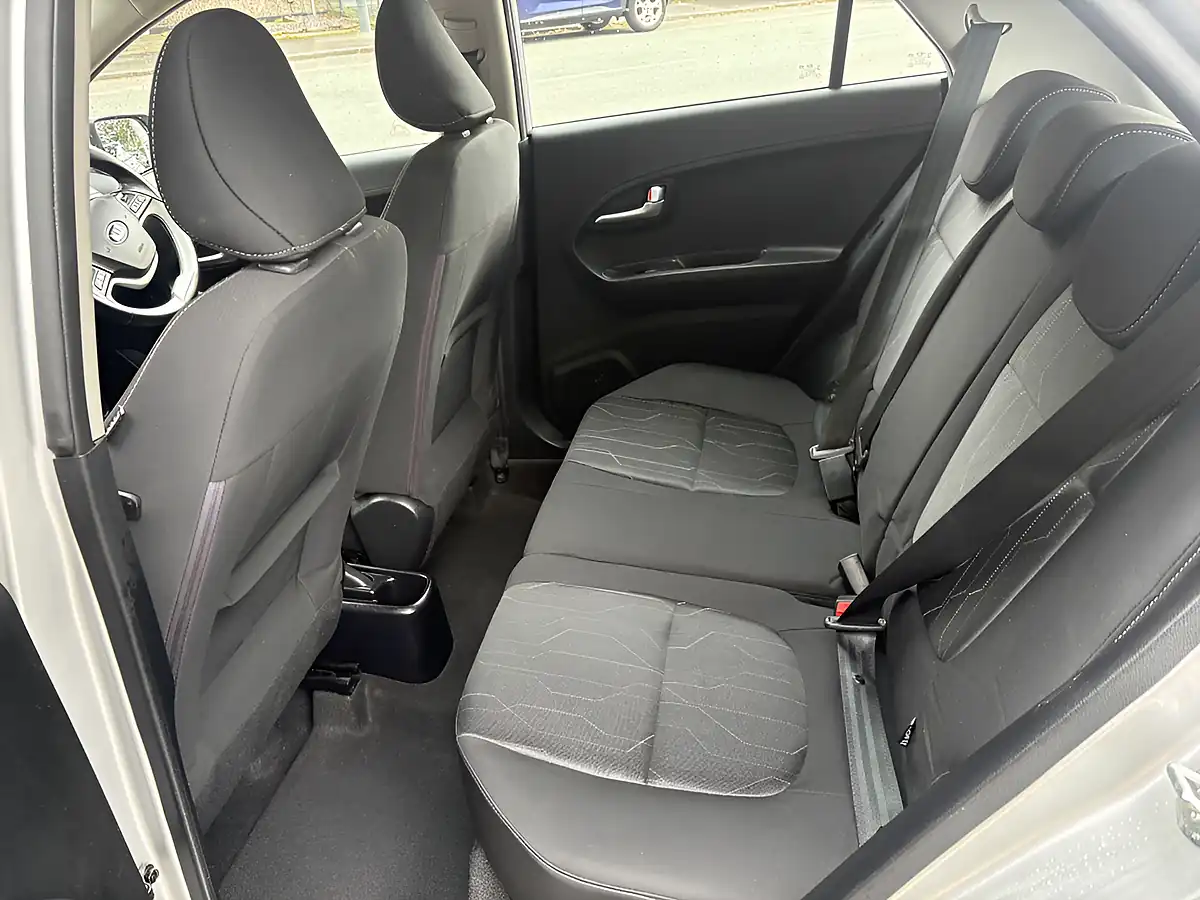 Used 2015 Kia Picanto 2 5DR Silver - Interior and Exterior details 5