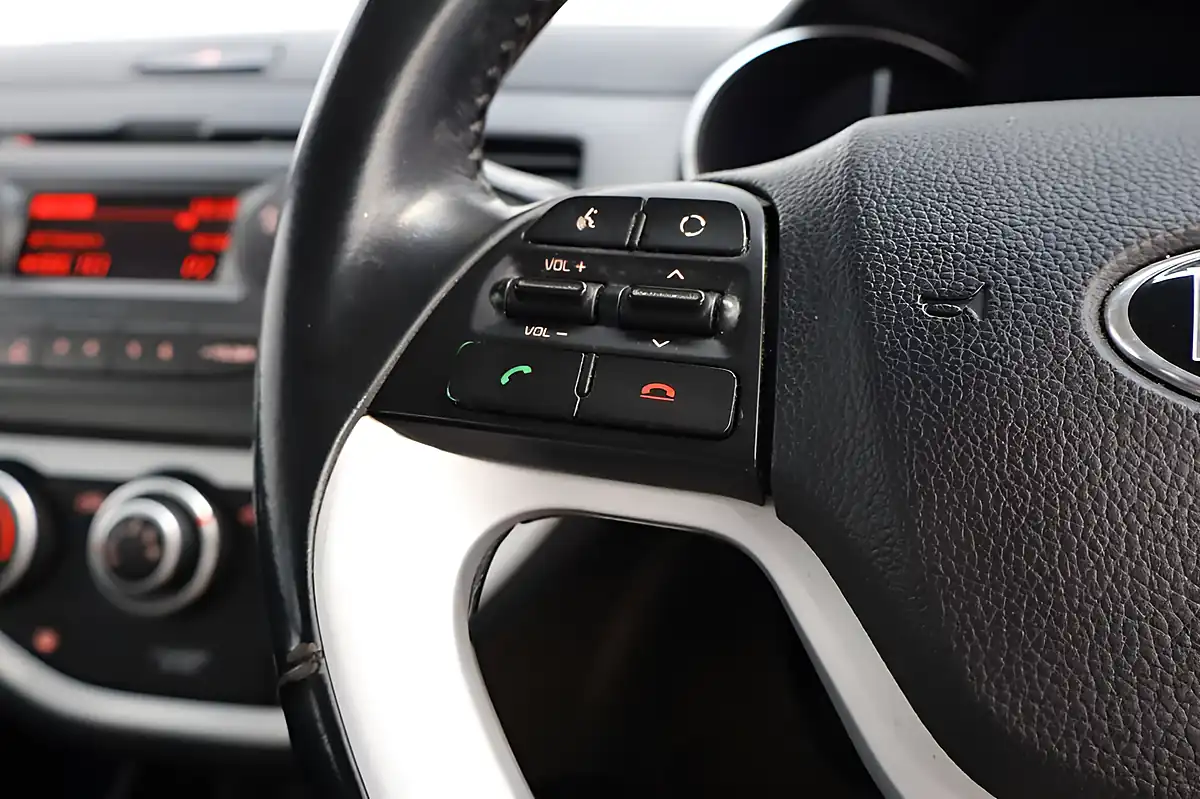 Used 2015 Kia Picanto 2 Blue - Interior and Exterior details 12