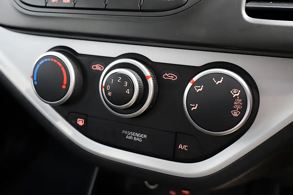 Used 2015 Kia Picanto 2 Blue - Interior and Exterior details 13