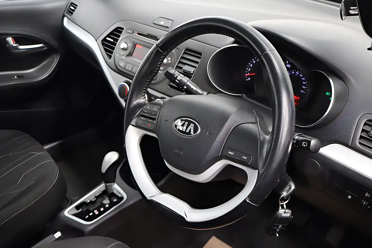 Used 2015 Kia Picanto 2 Blue - Interior and Exterior details 7