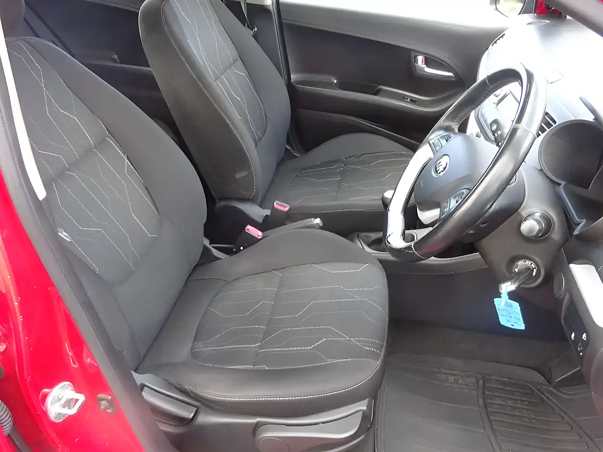 Used 2015 Kia Picanto 2 Red - Interior and Exterior details 10