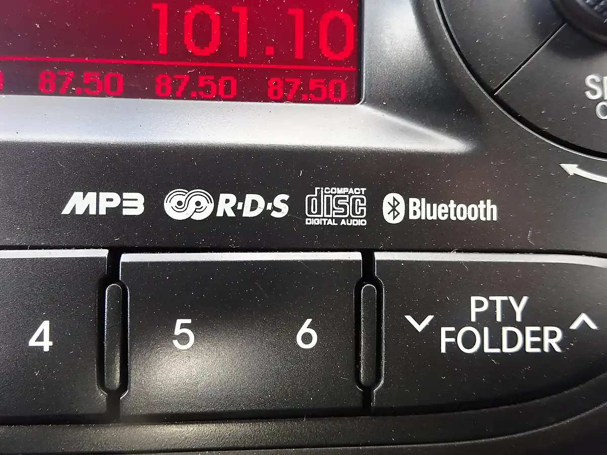 Used 2015 Kia Picanto 2 Red - Interior and Exterior details 12