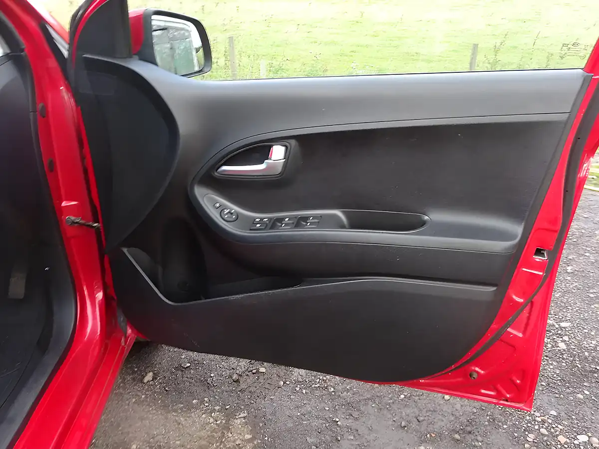 Used 2015 Kia Picanto 2 Red - Interior and Exterior details 14