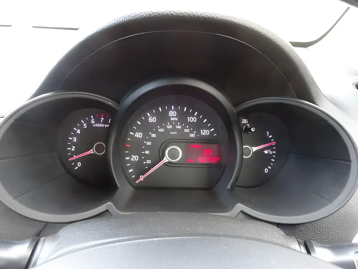 Used 2015 Kia Picanto 2 Red - Interior and Exterior details 17