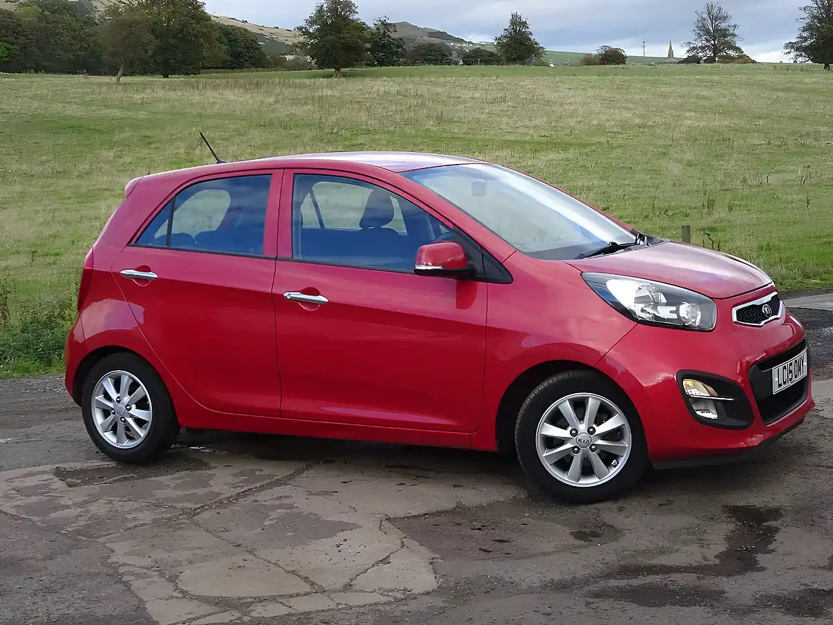 Used 2015 Kia Picanto 2 Red - Interior and Exterior details 9