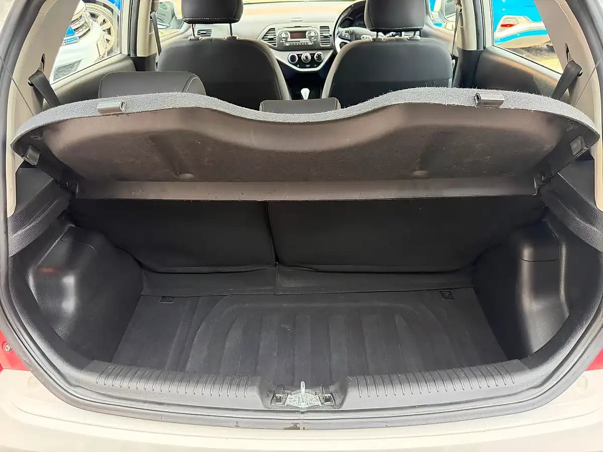 Used 2015 Kia Picanto 2 White - Interior and Exterior details 10
