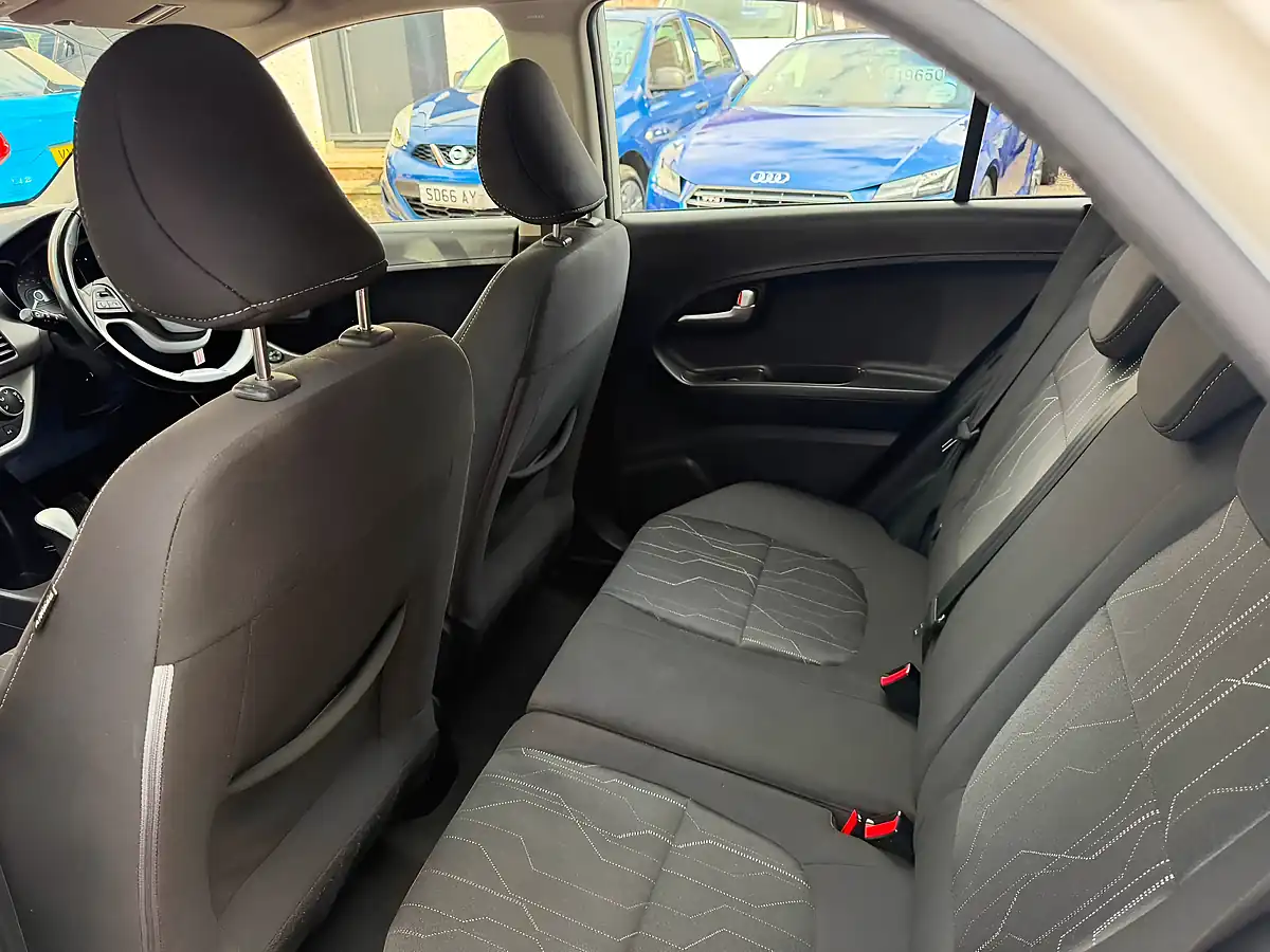 Used 2015 Kia Picanto 2 White - Interior and Exterior details 8