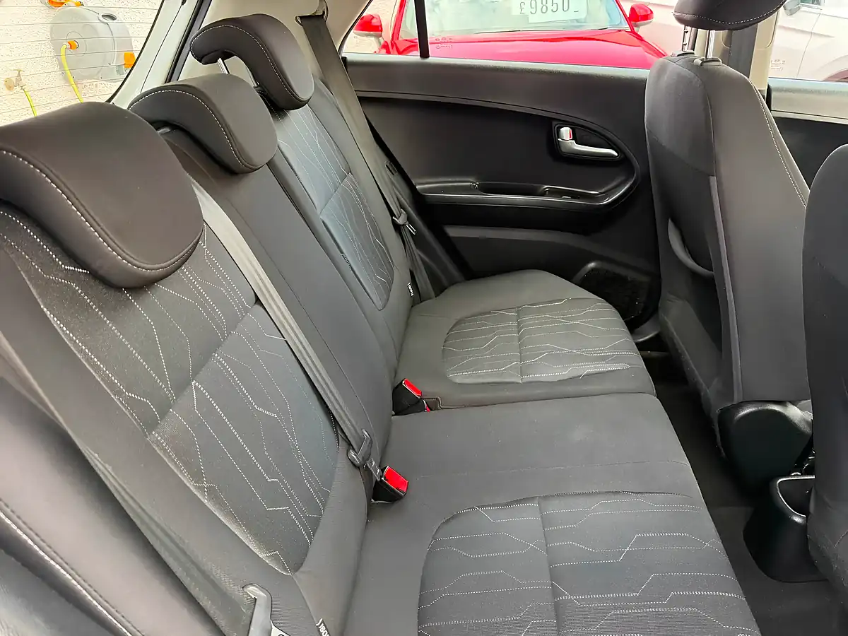Used 2015 Kia Picanto 2 White - Interior and Exterior details 9