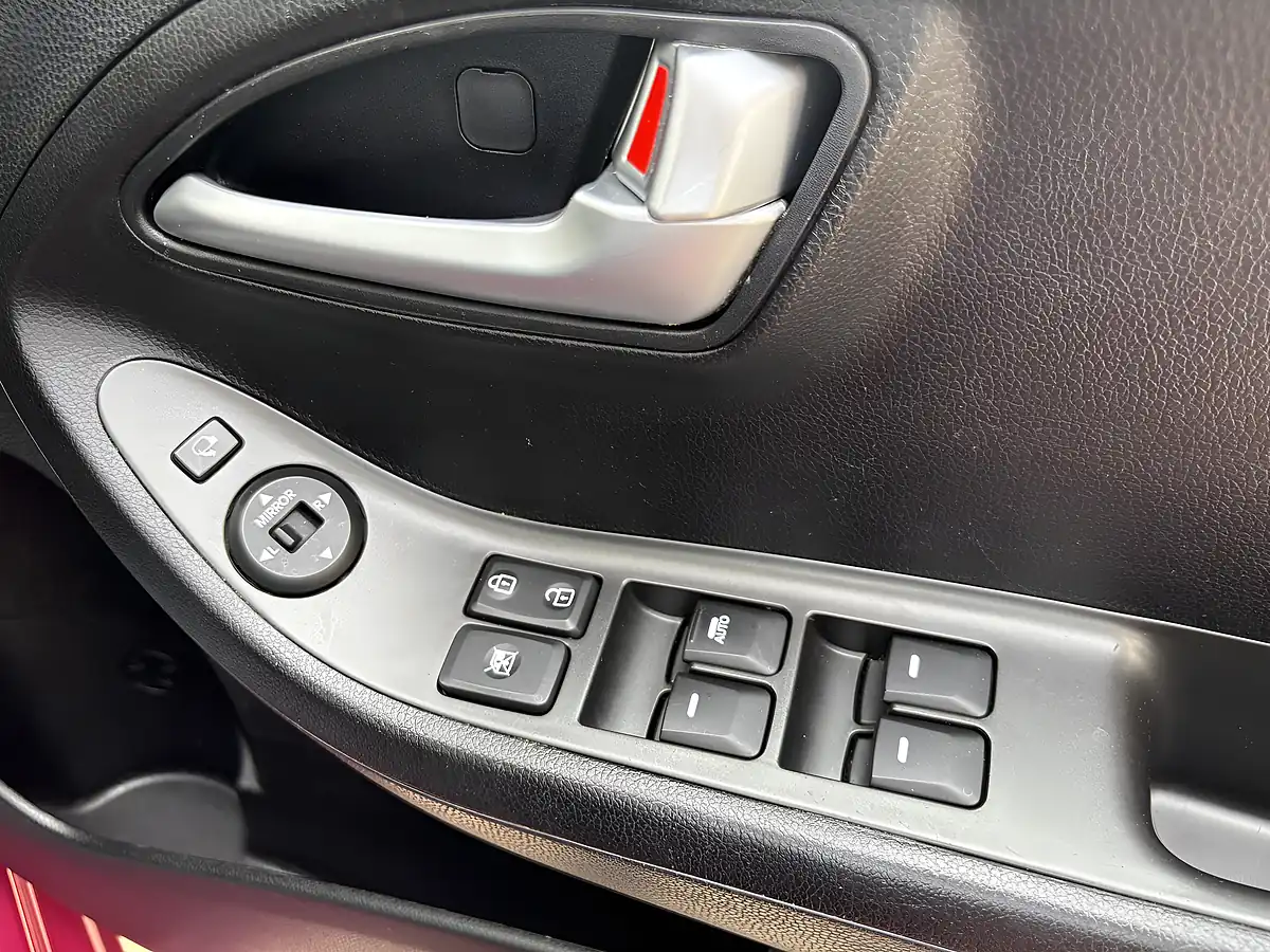 Used 2015 Kia Picanto Pink - Interior and Exterior details 10