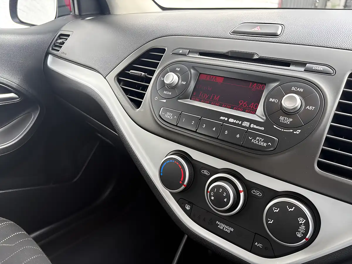 Used 2015 Kia Picanto Pink - Interior and Exterior details 9