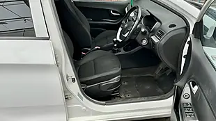 Used 2015 Kia Picanto SR7 White - Interior and Exterior details 9