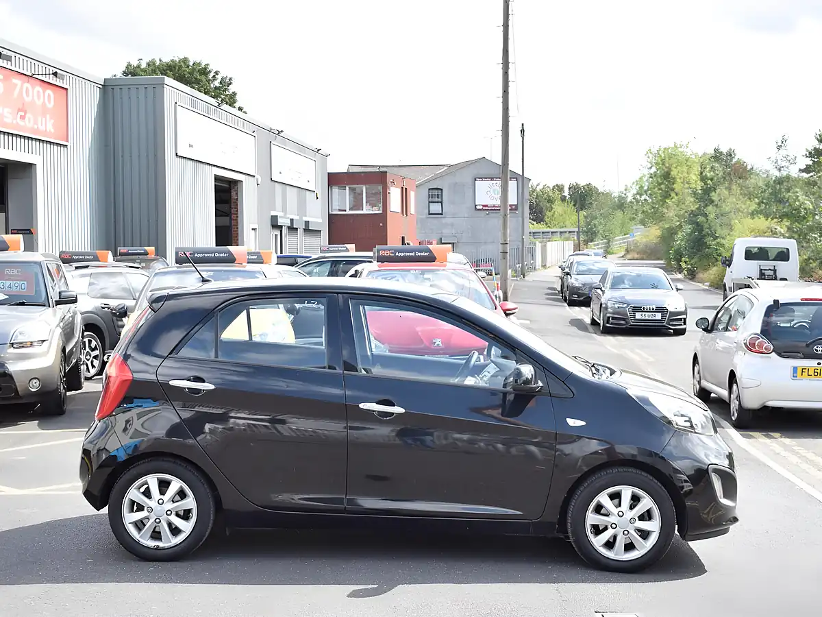 Used 2015 Kia Picanto VR7 Black - Interior and Exterior details 9