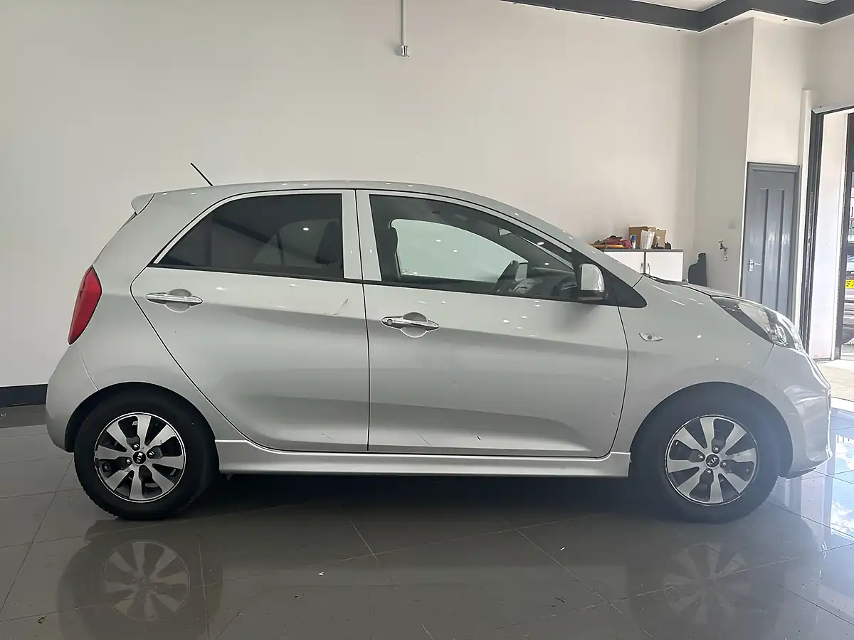 Used 2015 Kia Picanto VR7 Silver - Interior and Exterior details 11