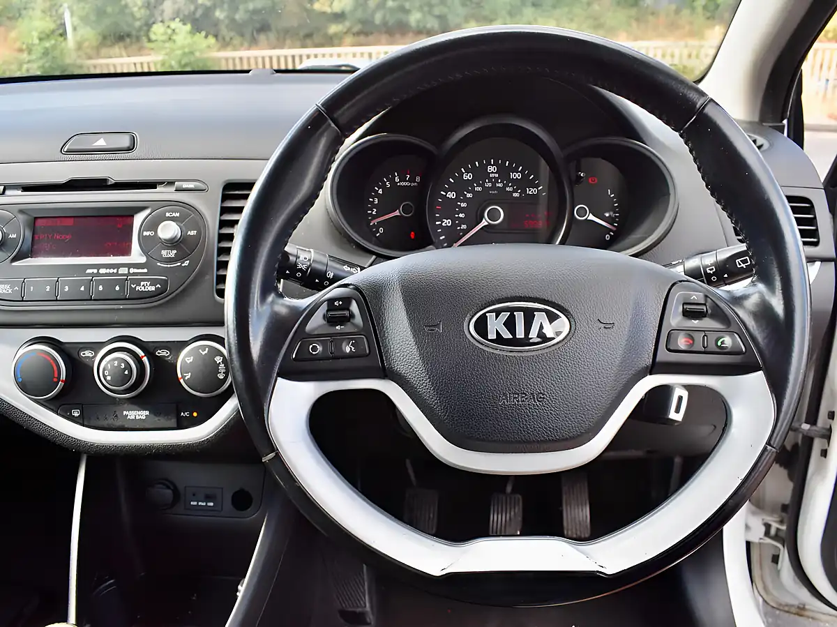 Used 2015 Kia Picanto VR7 White - Interior and Exterior details 10