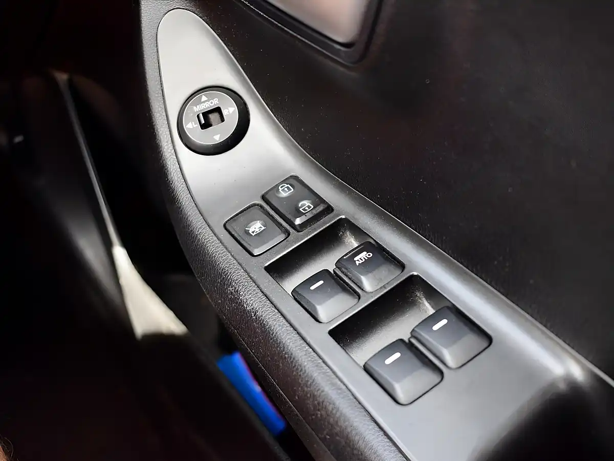 Used 2015 Kia Picanto VR7 White - Interior and Exterior details 11