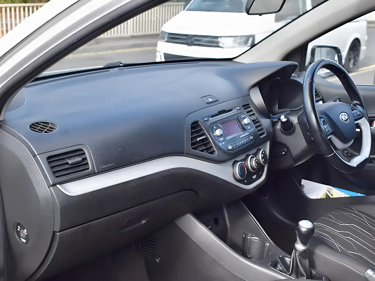 Used 2015 Kia Picanto VR7 White - Interior and Exterior details 13