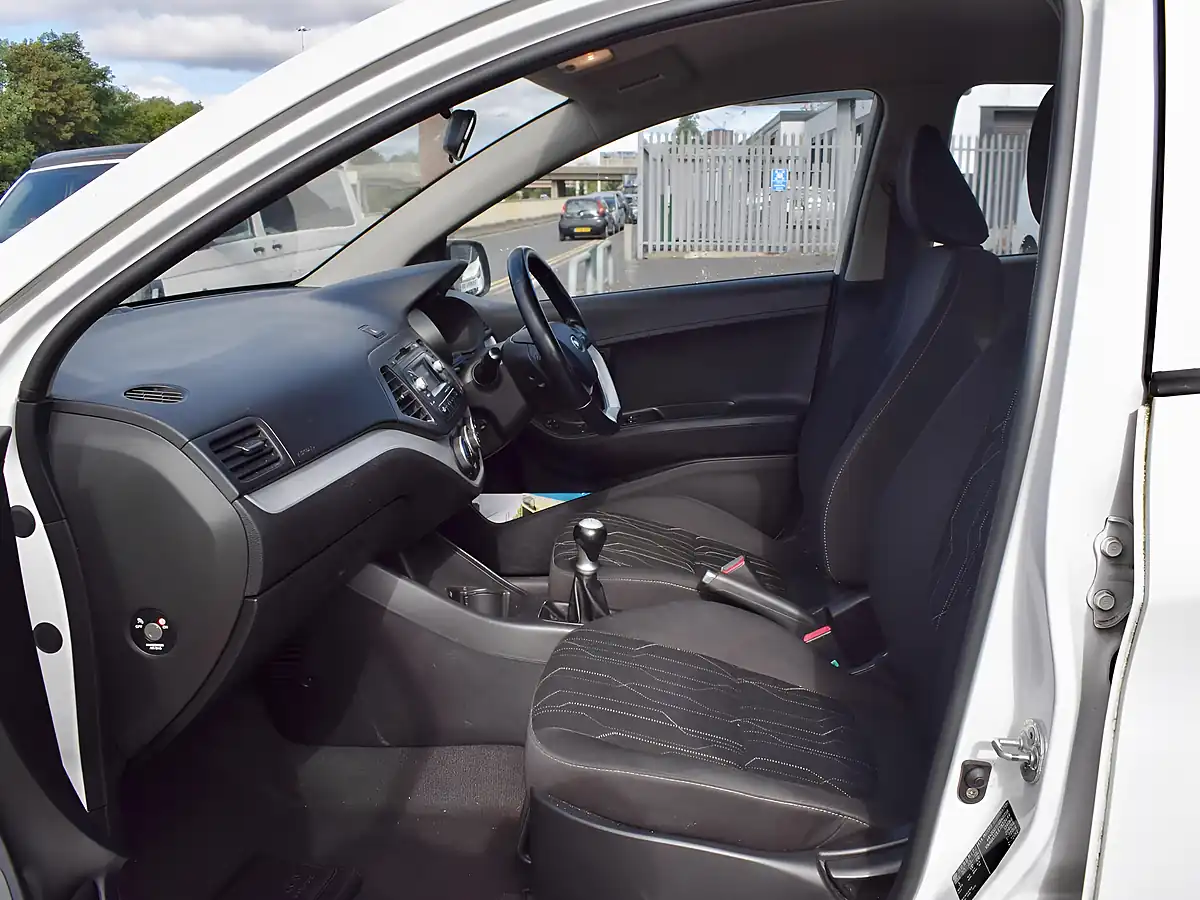Used 2015 Kia Picanto VR7 White - Interior and Exterior details 14