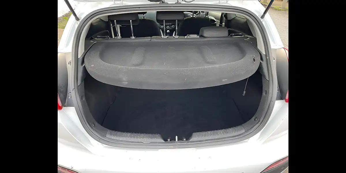 Used 2015 Kia Proceed SR7 White - Interior and Exterior details 12