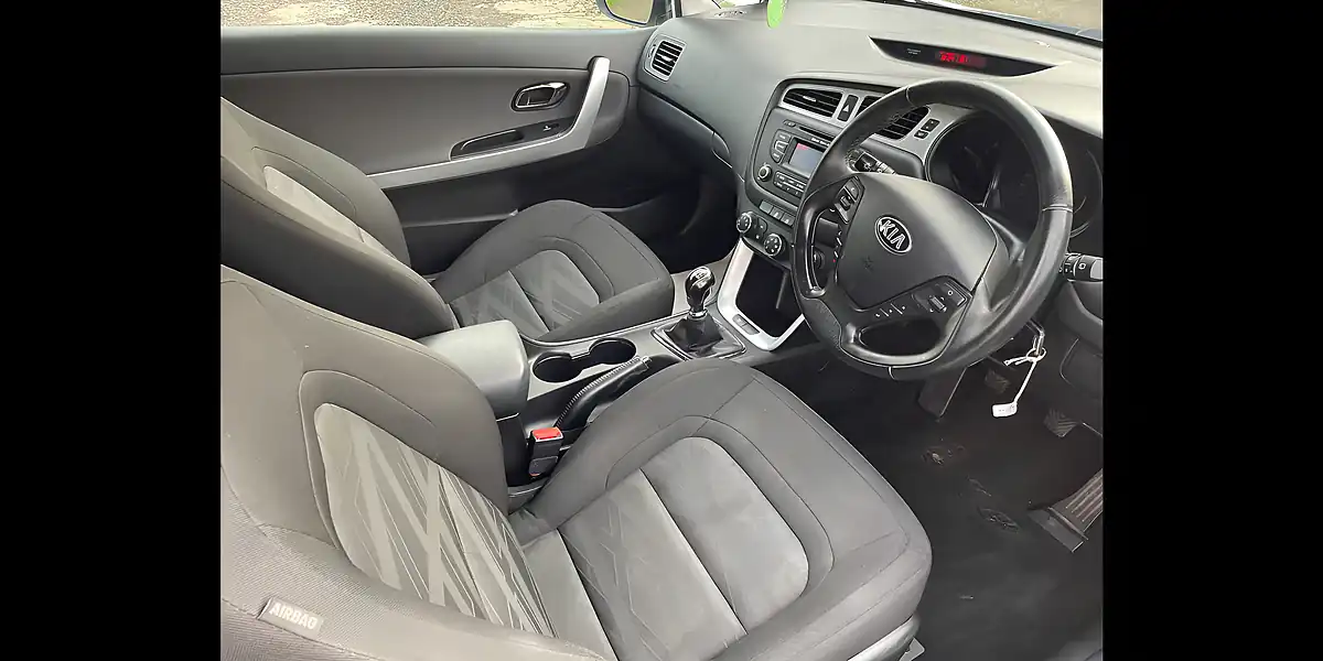 Used 2015 Kia Proceed SR7 White - Interior and Exterior details 14