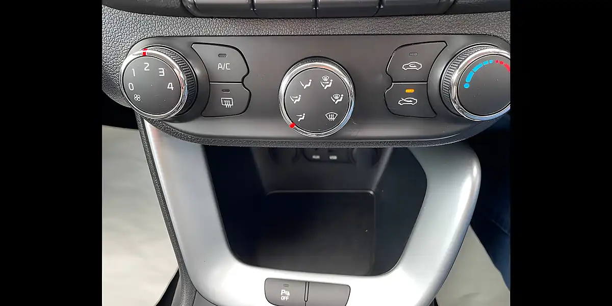 Used 2015 Kia Proceed SR7 White - Interior and Exterior details 16