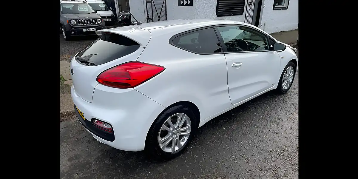 Used 2015 Kia Proceed SR7 White - Interior and Exterior details 4