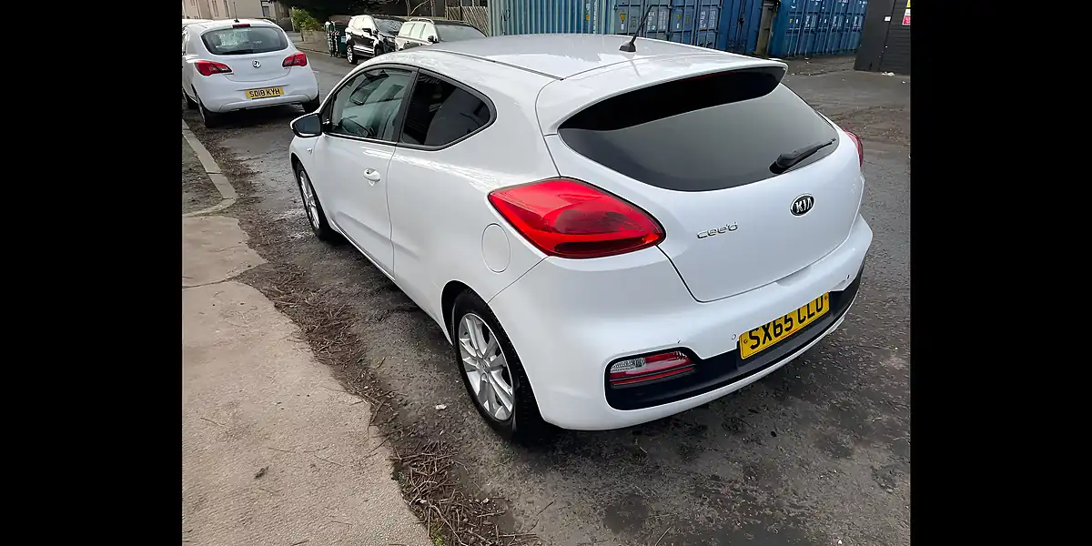 Used 2015 Kia Proceed SR7 White - Interior and Exterior details 6